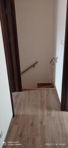 an empty room with a wooden floor and a door at Kaszuby Punkt Klonowo Przywidz sauna klima basen in Przywidz