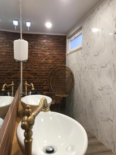 a bathroom with a white sink and a mirror at Nerinha Residence in Coruche