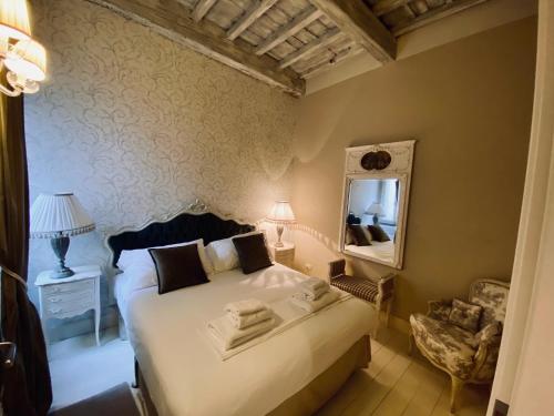White Florence Suite