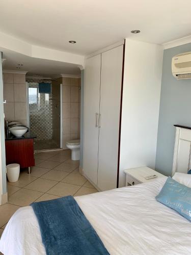 Ένα ή περισσότερα κρεβάτια σε δωμάτιο στο Spacious 2 bedroom space with breathtaking seaview