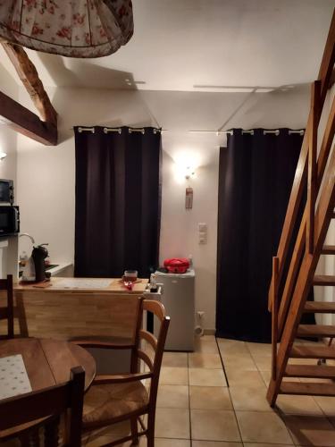 Photo de la galerie de l'établissement Studio Bellevue 3 rue du bourg a Montastruc 47380 entrée indépendante, à Montastruc