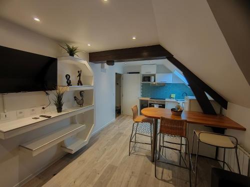 a kitchen and dining room with a table and chairs at Les Lofts De Provins: Apt 7 in Provins