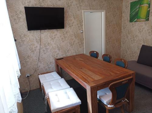 Holiday Home Over The Riverにあるテレビまたはエンターテインメントセンター