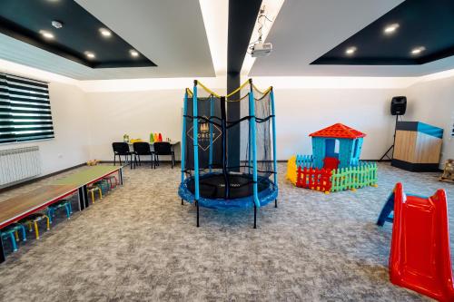 a play room with a bunch of play equipment at Hotel Forest in Pale