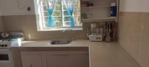 a kitchen with a sink and a window at Hospedaje Venka Urubamba in Urubamba