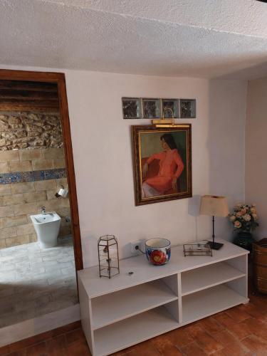 a living room with a table and a bathroom at Casa de Pueblo Encantadora en San Jordi, Castellon in Sant Jordi