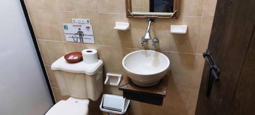 a small bathroom with a sink and a toilet at Cabaña Velo de Novia in Socoltenango