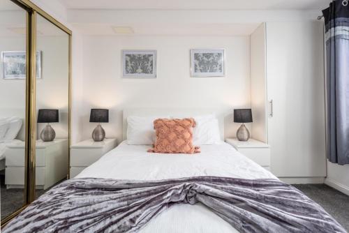 Кровать или кровати в номере Isla Retreat - Donnini Apartments