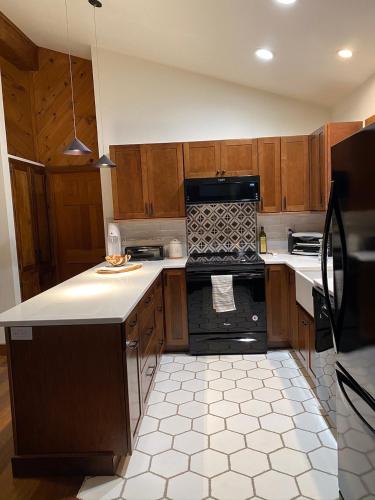 Una cocina o cocineta en Hunter Mountain Sanctuary