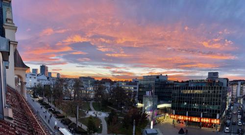 a view of a city at sunset at urbanstays Linz Landstraße - city center - near casino in Linz