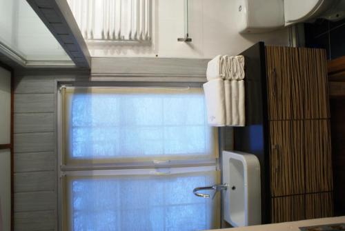 a small bathroom with a window and a toilet at Pokoje Przy Stoczku in Białowieża