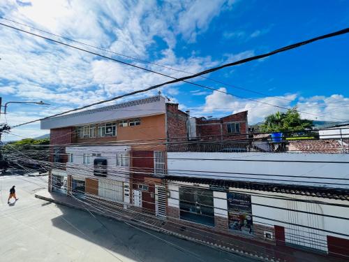 a building on the side of a street at Apartamento101 in Roldanillo