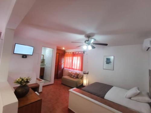 Posezení v ubytování Bonito departamento con alberca en Cancún