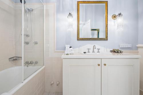 Un baño de The Convent Hunter Valley Hotel