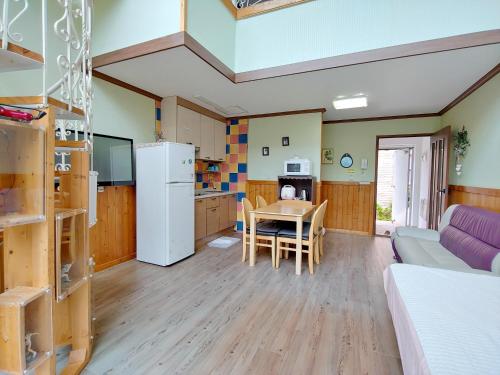 Кухня или мини-кухня в Eco Resort
