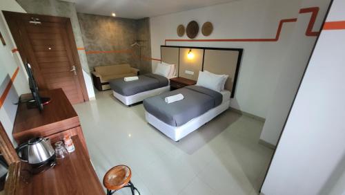 an overhead view of a bedroom with two beds at Sandat Hotel Legian in Legian