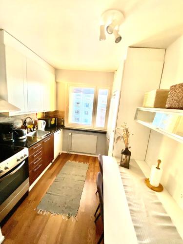 DP Apartments Vaasaにあるキッチンまたは簡易キッチン