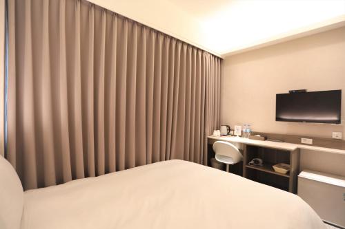 TV a/nebo společenská místnost v ubytování Chair Man Hotel