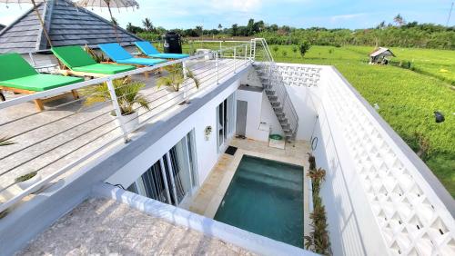 an aerial view of a house with a swimming pool at Villa Mosel Bali in Banjar