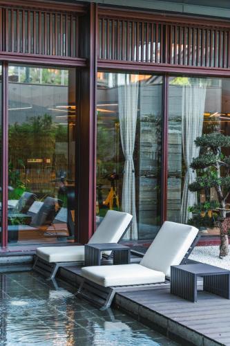 Πισίνα στο ή κοντά στο Hotel Indigo Nanjing Garden Expo by IHG