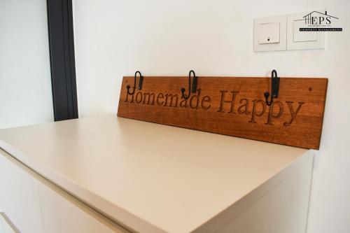 a wooden sign that reads homemade happy on a counter at USJ One HomeStay @ Subang HomeStay in Subang Jaya