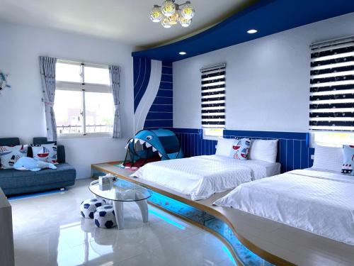 Una cama o camas en una habitación de Fish House 宜蘭獨棟別墅 戲水池 生態DIY 安農溪自行車