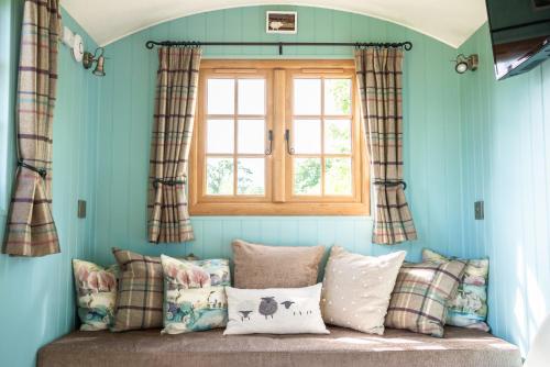 Χώρος καθιστικού στο Glamping at South Lytchett Manor