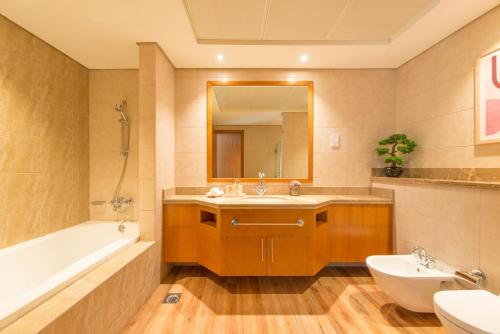 Koupelna v ubytování Al Fattan I Sea View I Luxury JBR I Free 5 Star Beach Resorts Access!