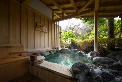 a jacuzziificialificialificialificialificialificialificialificialificialificialificial at Kaneyamaen in Fujiyoshida