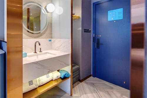 Et badeværelse på LanOu Hotel Nanchang Tengwang Pavilion Bayi Metro Station