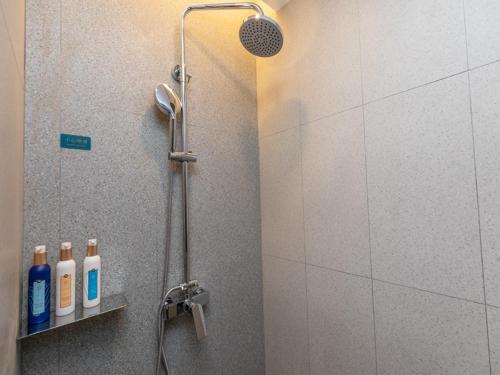 Gallery image of LanOu Hotel Shanghai Sheshan National Forest Park Happy Valley in Songjiang