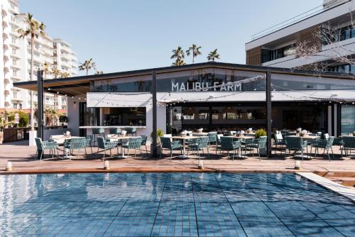 Bazén v ubytování MALIBU HOTEL nebo v jeho okolí
