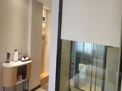 a bathroom with a shower with a glass door at LanOu Hotel Lianyungang Donghai Anfeng Town in Donghai