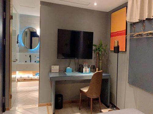 TV a/nebo společenská místnost v ubytování LanOu Hotel Linyi Lanling Agricultural Park