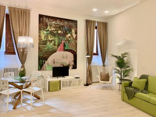 a living room with a green couch and a tv at Truly Verona in Verona