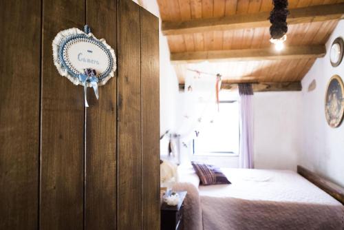 a bedroom with a bed and a clock on a wall at Freelandros Villa in Nardodipace