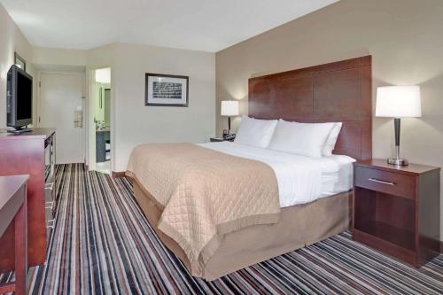 Ένα ή περισσότερα κρεβάτια σε δωμάτιο στο Wyndham Garden Charlotte Airport Southeast