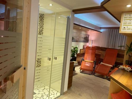 Un baño de Apart Garni Wiesenhof
