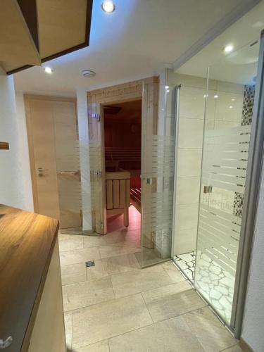 Un baño de Apart Garni Wiesenhof
