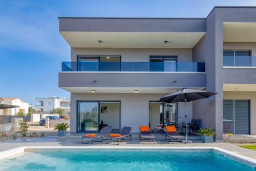 Holiday House Lipa with Private Pool