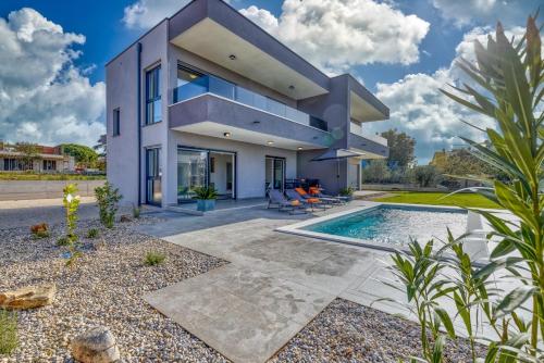 Holiday House Lipa with Private Pool – Photos 2