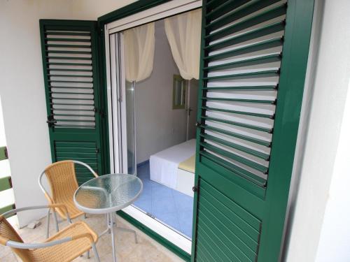 Zdjęcie z galerii obiektu Apartments Roza 1-2 w mieście Jelsa