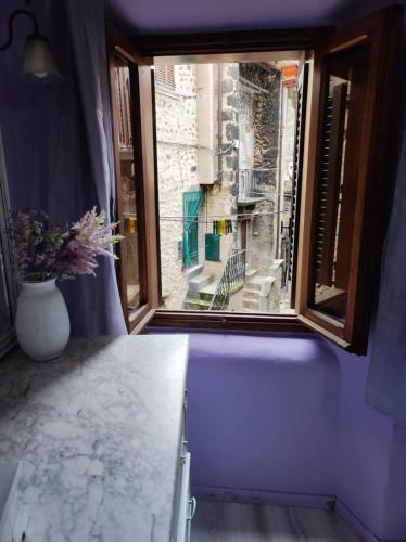 a window in a room with a vase of flowers at Casa Scanno centro storico in Scanno