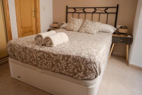 A bed or beds in a room at Lazcano Málaga by DV Properties