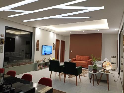 TV a/nebo společenská místnost v ubytování Casa Aracuã