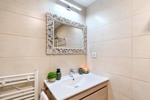 a bathroom with a sink and a mirror at Lapa City Flat Porto - by Guest SPA in Porto