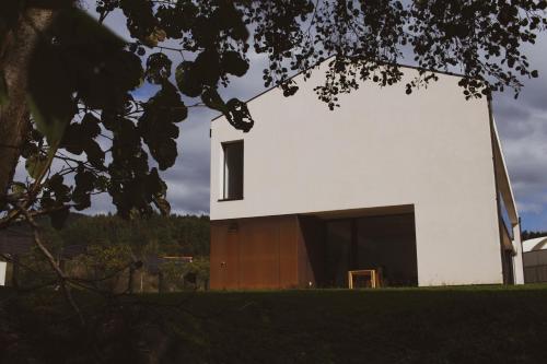 Το κτήριο όπου στεγάζεται  the country house
