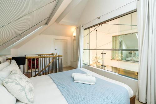 Unique 2 Bedroom converted Artists Studio