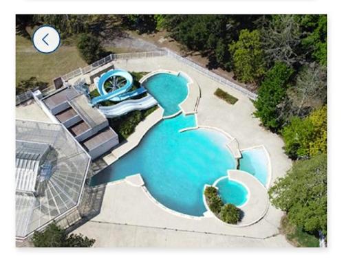Pemandangan kolam renang di Bungalow de 3 chambres avec piscine partagee jardin clos et wifi a Piriac sur Mer a 1 km de la plage atau berdekatan