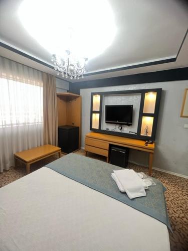 Ένα ή περισσότερα κρεβάτια σε δωμάτιο στο Ünaten otel